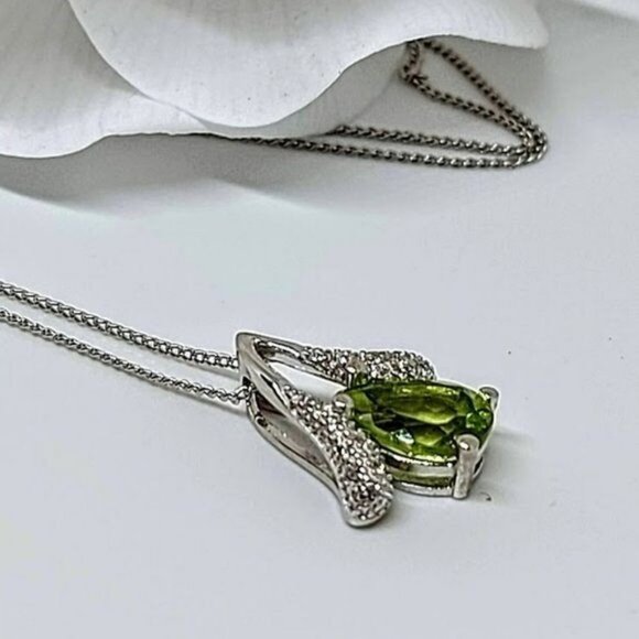 Natural Peridot 9x6mm & Cz 14K White Gold‎ Plate 925 Sterling Silver Necklace - Picture 8 of 8